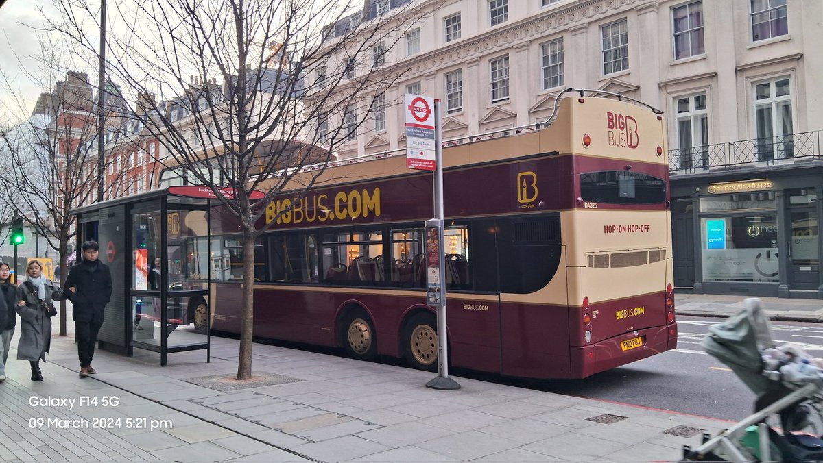 moorthyn350's tweet photo. Buckingham Palace road, Westminster, London 

Mobile photography- Samsung Galaxy F14 5G 
f/1.8 1/50. 3.98 mm • ISO50

#mobilephotography 
#myPhoto 
#SamsunggalaxyF14 https://t.co/YaKRJ9kAxL