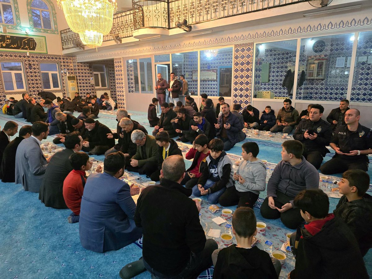 Gönüllerimiz de soframız da bir🌙

Kaymakamımız Sayın <a href="/mfgunlu/">Muhammed Fatih GÜNLÜ</a>,

“Gazzeli Kardeşlerimiz İçin Derdimiz de İftarımız da Bir” iftar programına katıldı.

Konuşmaları ve destekleriyle Doç. Dr. Fikret Özçelik’e gösterdiği ilgi ve alakadan dolayı teşekkür etti.