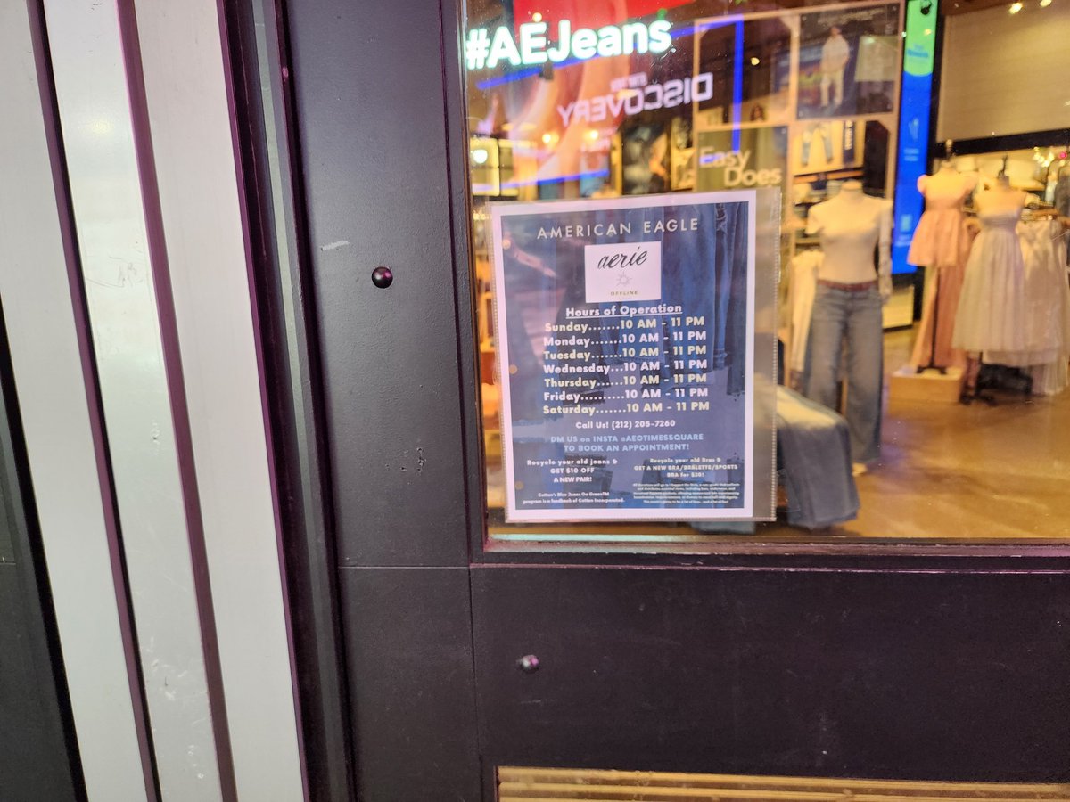 stanleymwc's tweet image. Just dawned on me none of the shops in #TimesSquare have returned to pre-Covid hours...you used to be able to spill Jager on a white shirt after midnight and just buy another and change... 😭 #NYCProblems