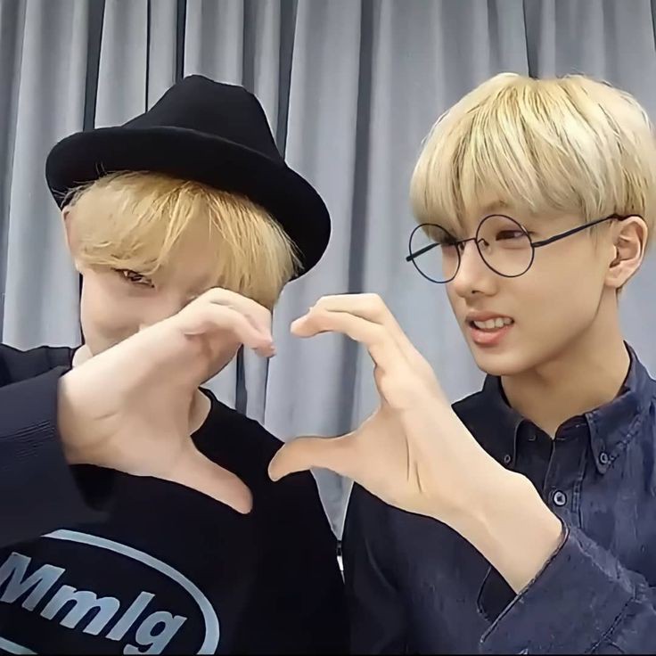 rositees's tweet image. sorteo 30 robux 🫶🏻🐚

dar rt y fav
seguirnos 
solo comentar ss de q le dieron fav y rt al tweet de abajo

termina mañana, suerte a tods🫶🏻