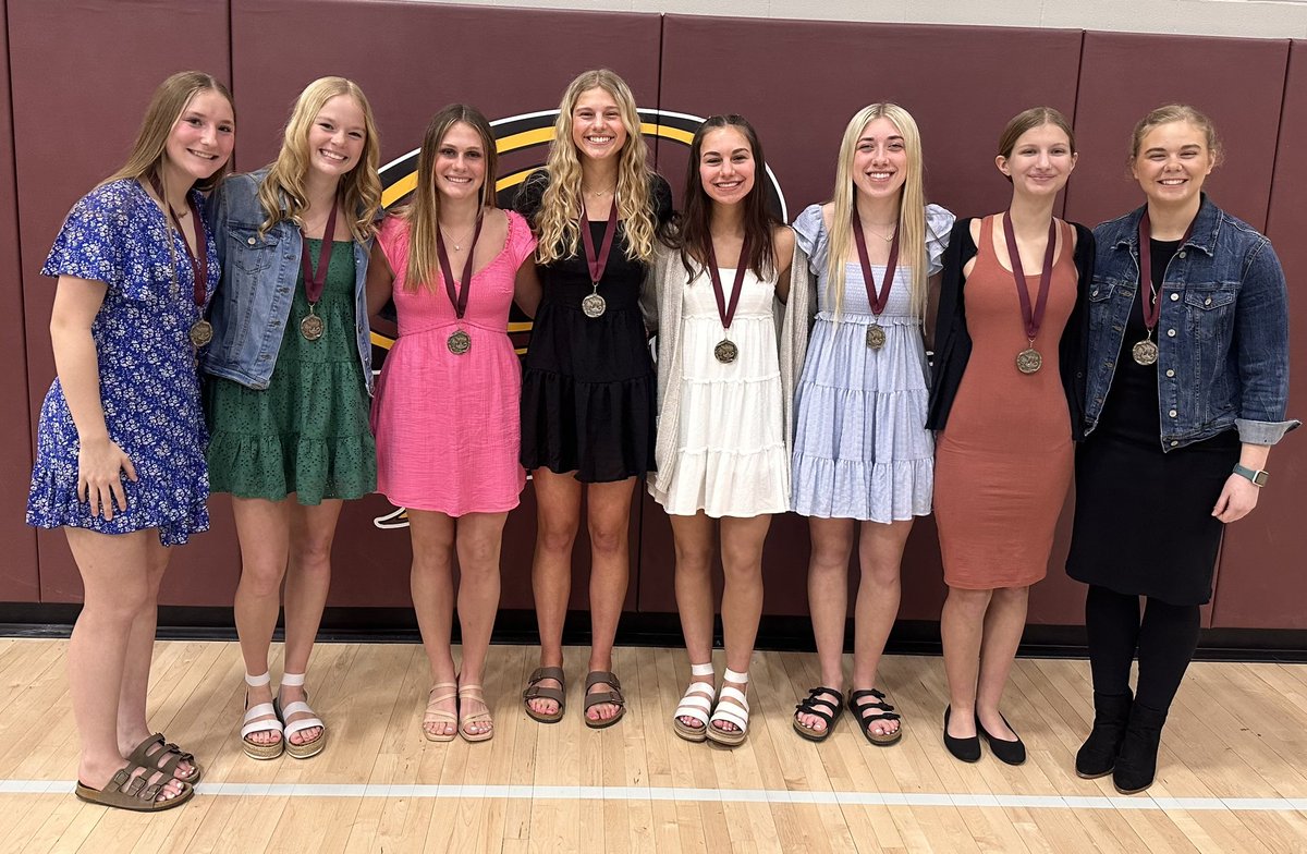 DenverGsoccer's tweet photo. Some of our soccer ladies honored at the Cyclone achievement club ceremony tonight!
#YesQueen #wecleanupwell 👸 https://t.co/AQKR78ZPhH