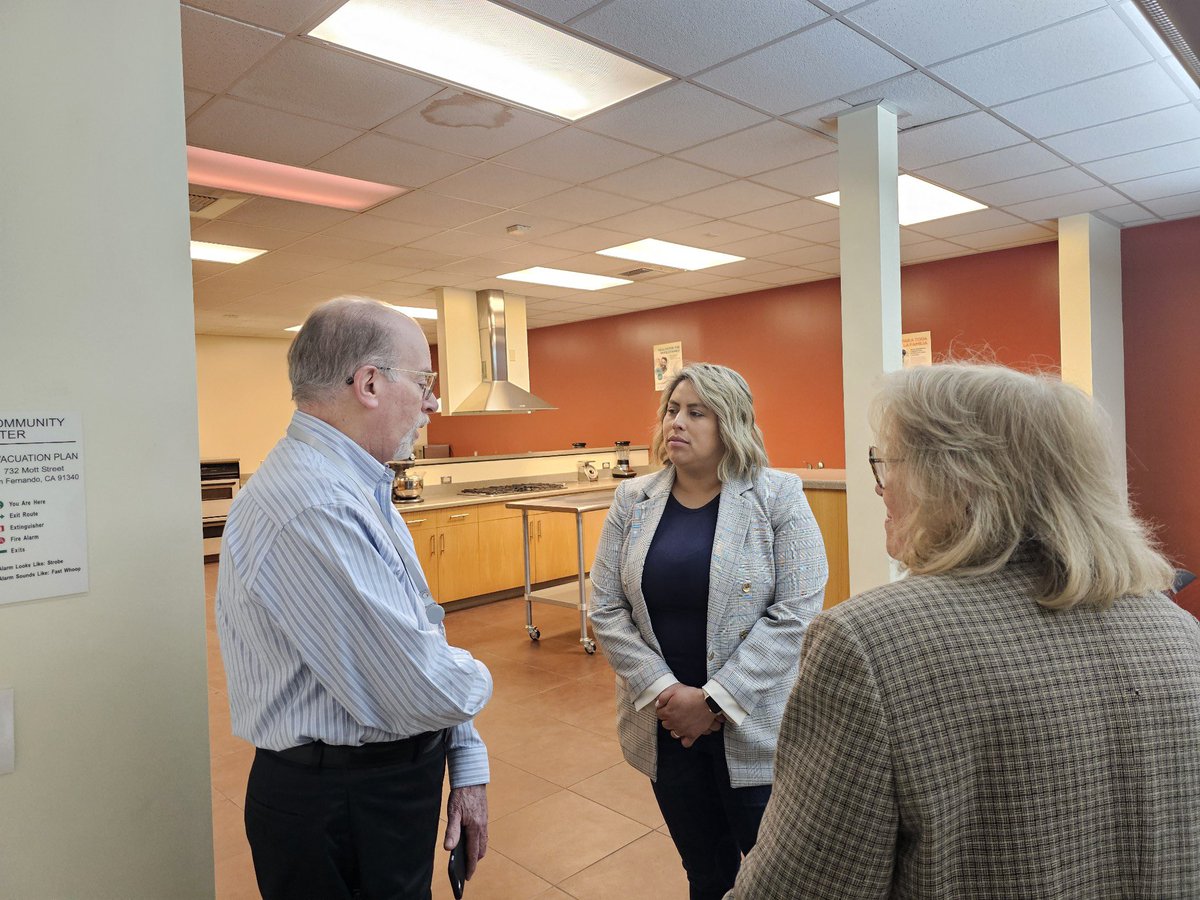 #SD20 tours! New Sunrise Adult Health Care #Northridge, a Community Based Adult Services provider for our low-income elders who choose to live at home with support.   At #SanFernando Community Health Center they treat the whole person, inc with their Diabetes Teaching Kitchen.
