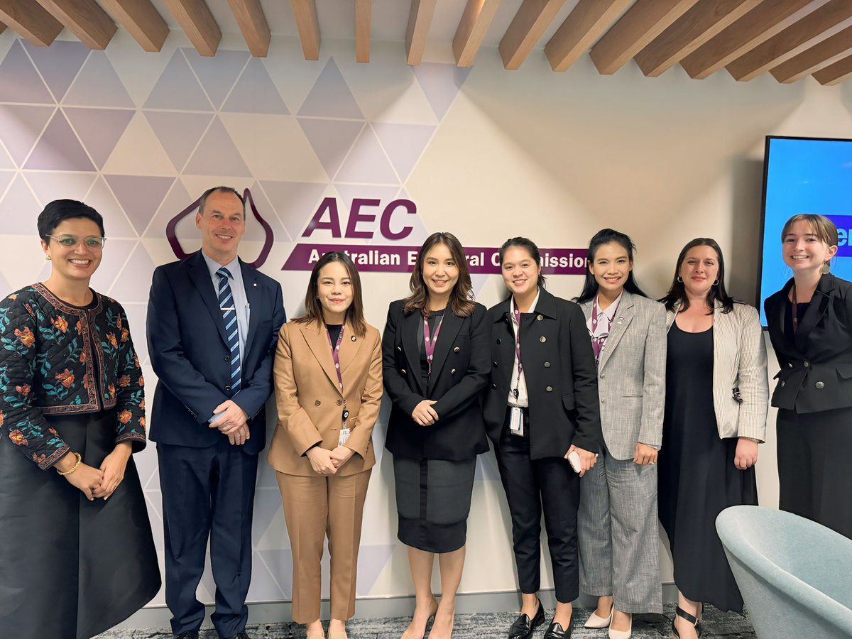 Dear_Khattiya's tweet photo. วันที่ 2 ของทริป #CanberraFellowshipsProgram ประเทศออสเตรเลีย 🇦🇺 ย้ายมาที่เมือง Canberra
เริ่มต้นด้วยการทานอาหารกลางวันกับรองเลขาธิการกลุ่มเอเชียใต้และตะวันออกเฉียงใต้และทูตด้านความเท่าเทียมทางเพศและคณะ จากนั้นไป Office for Women เพื่อพูดคุยขอคำแนะนำในการทำเรื่องความเท่าเทียมทางเพศให้สำเร็จ และปิดท้ายที่ Australian Electoral Commission หรือ กกต. บ้านเรานั่นเอง