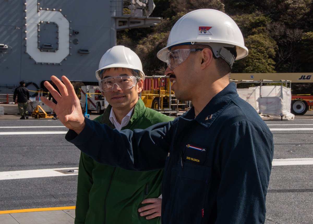 Members of the Tokyo Metropolitan Police Department tour the U.S. Navy’s only forward-deployed aircraft carrier, USS Ronald Reagan (CVN 76).

#USNavy | #AlliesAndPartners https://t.co/923ml8uYIQ