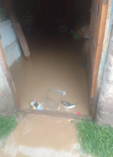 COENPeru's tweet photo. #COENInforma
Huancavelica: el 26/3, debido a lluvias intensas, se produjo un #Huaico que causó daños a viviendas y cultivos en el centro poblado Ñahuinpuquio, distrito #Anchonga, provincia Angaraes. Municipio distrital coordina entrega de ayuda humanitaria y realiza #EDAN. (1/2) https://t.co/mNRM2SIE4X