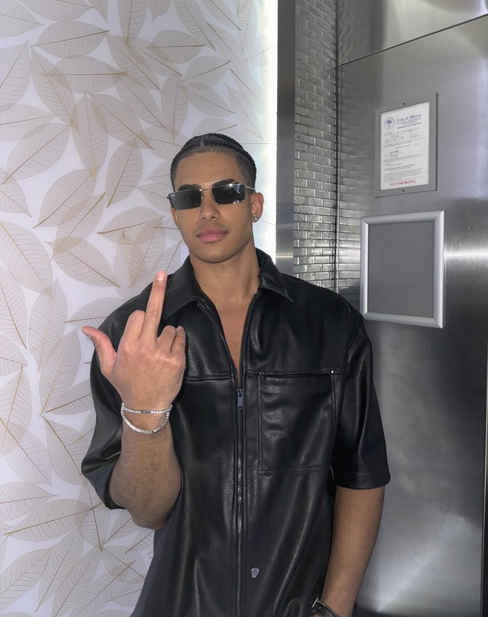 i made it! 😎🖕🏽

#Athenas24thSurpriseBirthdaySoirée