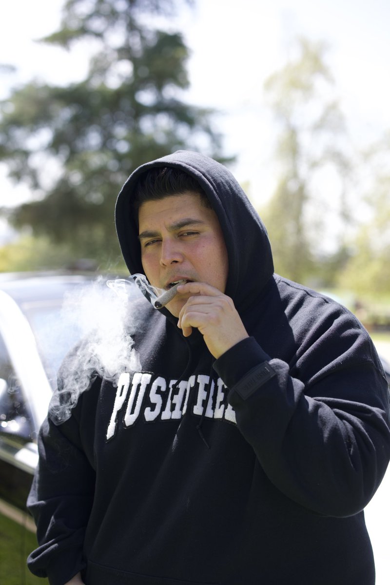 dope_as_yola_'s tweet image. Doing some magazine ads for Zumiez today….what’s a surreal moment 💨
#PushTrees #Zumiez