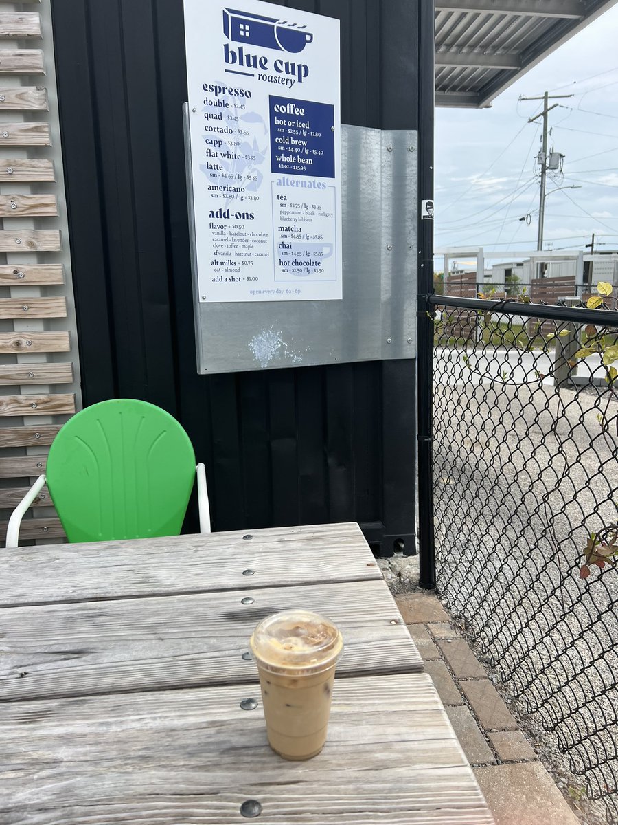 complexweirdou1's tweet photo. ☕️ #bluecup #wilmingtonnc @cargodistrict https://t.co/uvOiXtCkGW