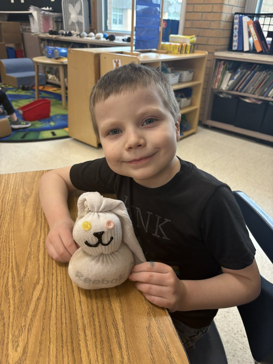 MrsGardnerKDG's tweet photo. Making sock bunnies and decorating eggs! Lots of springtime fun! #BBbees https://t.co/9W99couwpu