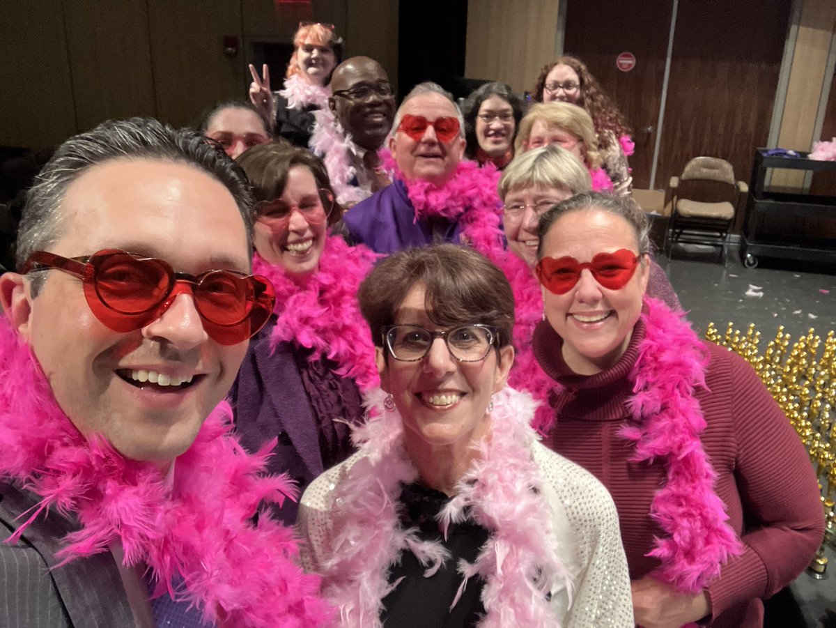 MikeChristakis's tweet photo. Enjoyed a star-studded evening at tonight’s World Video Awards featuring the creative productions of @UAlbany Living-Learning Community students &amp; their faculty! 

Members of “the academy” even got to sport hot pink boas &amp; heart-shaped shades! 😂 

Congrats to everyone involved! https://t.co/vOusEjP3dH