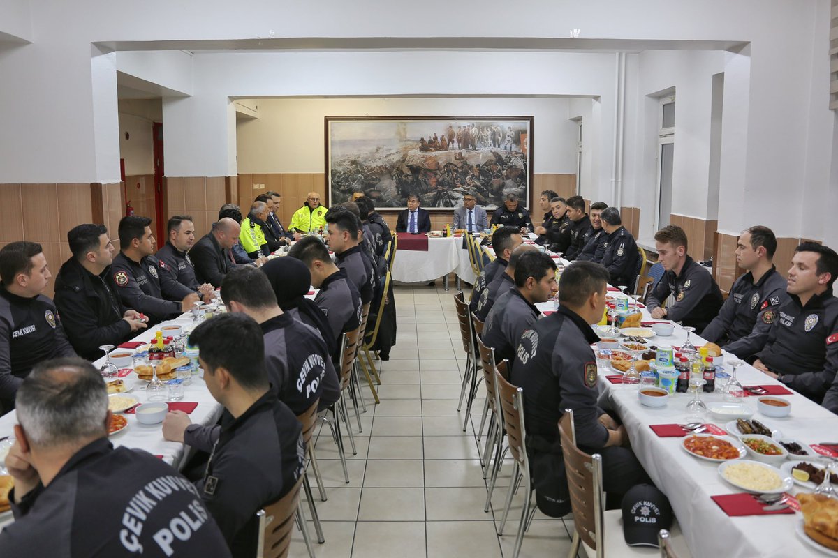 Çevik Kuvvet Şube Müdürlüğünde personelimizle iftar açarak yaklaşan seçim güvenliğini konuştuk