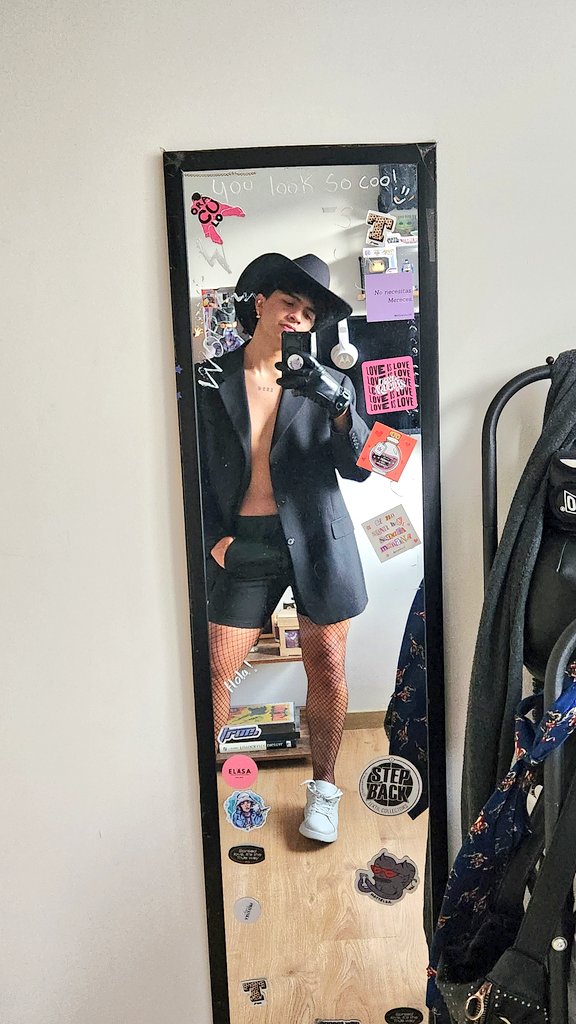 Este me inspire en una pasarela de un diseñador colombiano, pero ese short me quedaba normal hace un mes, ya me corta la circulación.