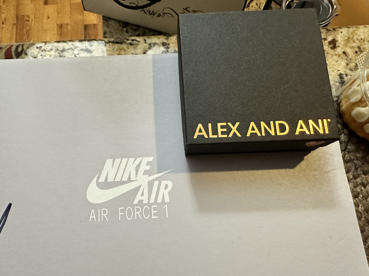 Shannel Jordan (@apjordan12) on Twitter photo Certainly feeling the 💛 &  appreciation from the most WONDERFUL staff!  It’s just Wednesday & I’m absolutely humbled by the honor! <a href="/OakleyTigers/">Oakley Elementary School</a> <a href="/msuchengoddy/">uche</a> <a href="/DrTamaraCandis/">Dr. Tamara Candis</a> Certainly feeling the 💛 &  appreciation from the most WONDERFUL staff!  It’s just Wednesday & I’m absolutely humbled by the honor! <a href="/OakleyTigers/">Oakley Elementary School</a> <a href="/msuchengoddy/">uche</a> <a href="/DrTamaraCandis/">Dr. Tamara Candis</a>