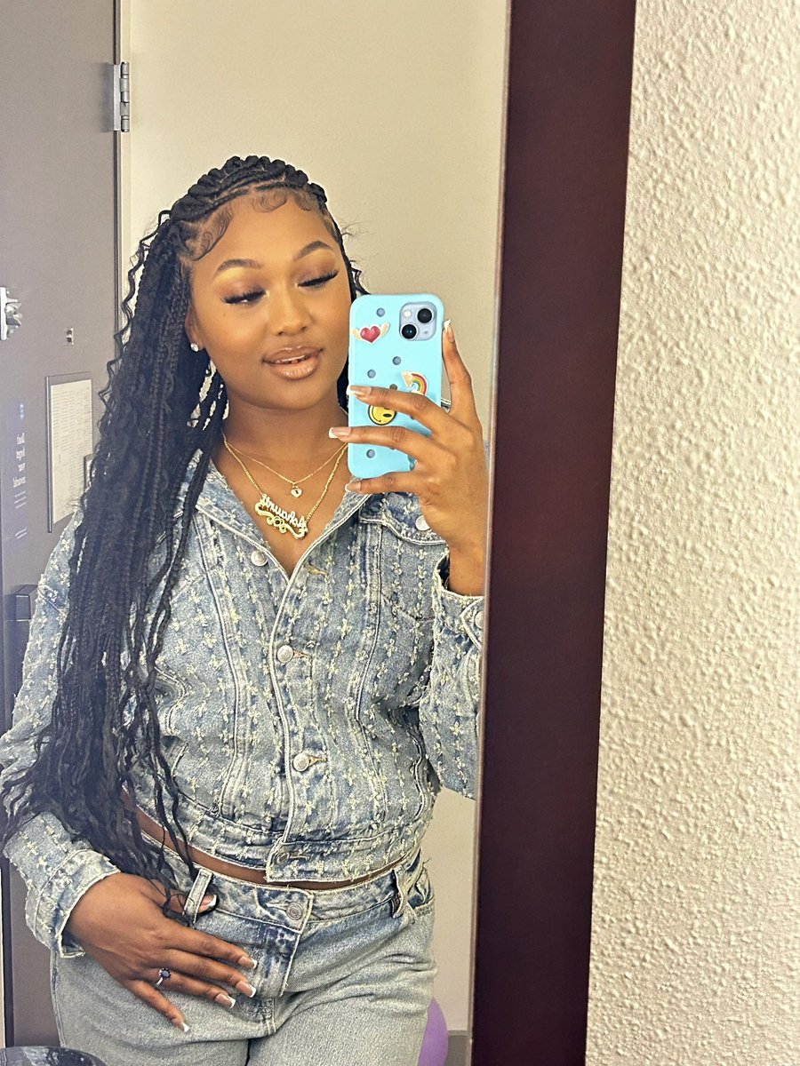 shauntislaaays's tweet photo. 👩🏽‍❤️‍💋‍👩🏽 https://t.co/1LGseSwnYR