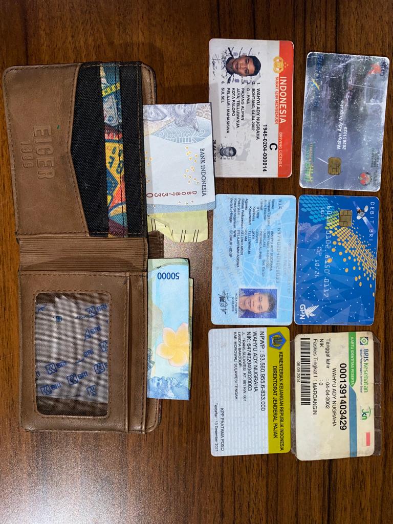 Minta tolong di share ke group2 lain , telah ditemukan dompet didepan BANK BRI atas nama KTP WAHYU ADY NUGRAHA. Bagi yg merasakan kehilangan Silakan hubungi 082187460666