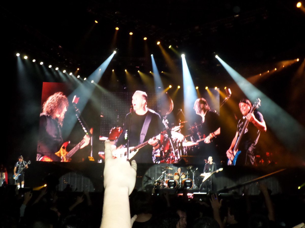 UliIbarra23's tweet image. Hace exactos 10 Años…
la Banda Musical de Mi Devoción, Tocando en (Mi) Casa!!!!!!! 

#METALLICA
#ByRequest
#MetallicaenChile 
#EstadioMonumentalDavidArellano 

PD1: Si, Yo la Tome 🤟📸🤟
PD2: La Cancha luego del Recital, Quedo en Buen Estado 👍