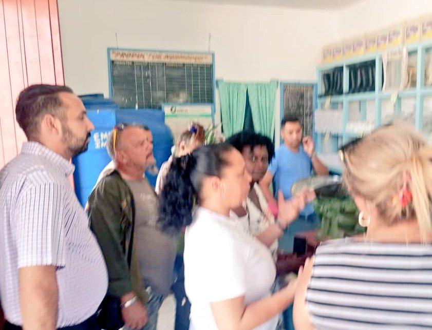 Realizamos recorrido de intercambio y comprobación por las unidades del comercio en Ciego de Ávila como parte del ejercicio previo a la rendición de cuentas del @MincinCuba a la @AsambleaCuba. #Cuba 🇨🇺 Se aprecia compromiso y entrega en la labor que realizan. #ComercioDelPueblo