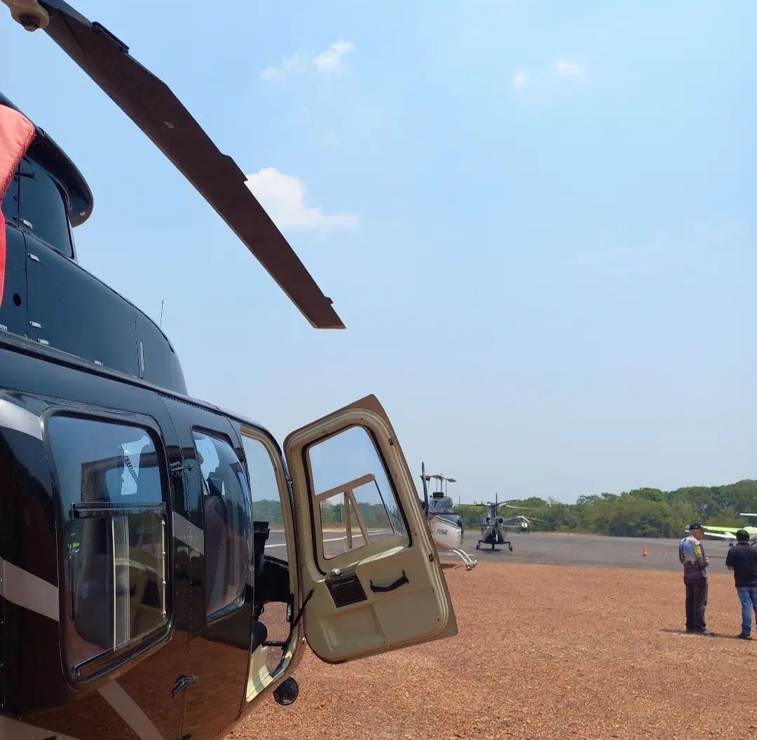 Venerotor's tweet photo. 🚁 🚁 🚁 📸: @leonelmendez77
-
-
-
#InstaPilot #HelicopterPilot #InstaHelicopter #Heliporn #Chopper #Helicopteros #Venerotor #QAP #BellHelicopters https://t.co/1neO4ZeqqE