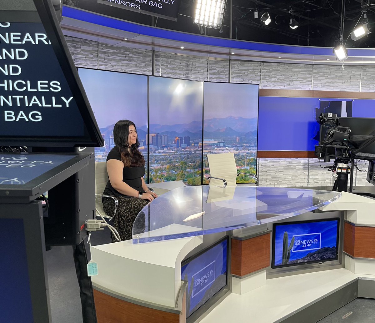 Thanks to ⁦<a href="/juddslivka/">Judd Slivka</a>⁩ for giving my ⁦<a href="/Cronkite_ASU/">Cronkite School</a>⁩ JMC 313 class a tour of the <a href="/12News/">12 News</a>⁩ newsroom today. That’s <a href="/Isa_marceles/">Isabelle Marceles</a>⁩ at the anchor desk. Say 👋!