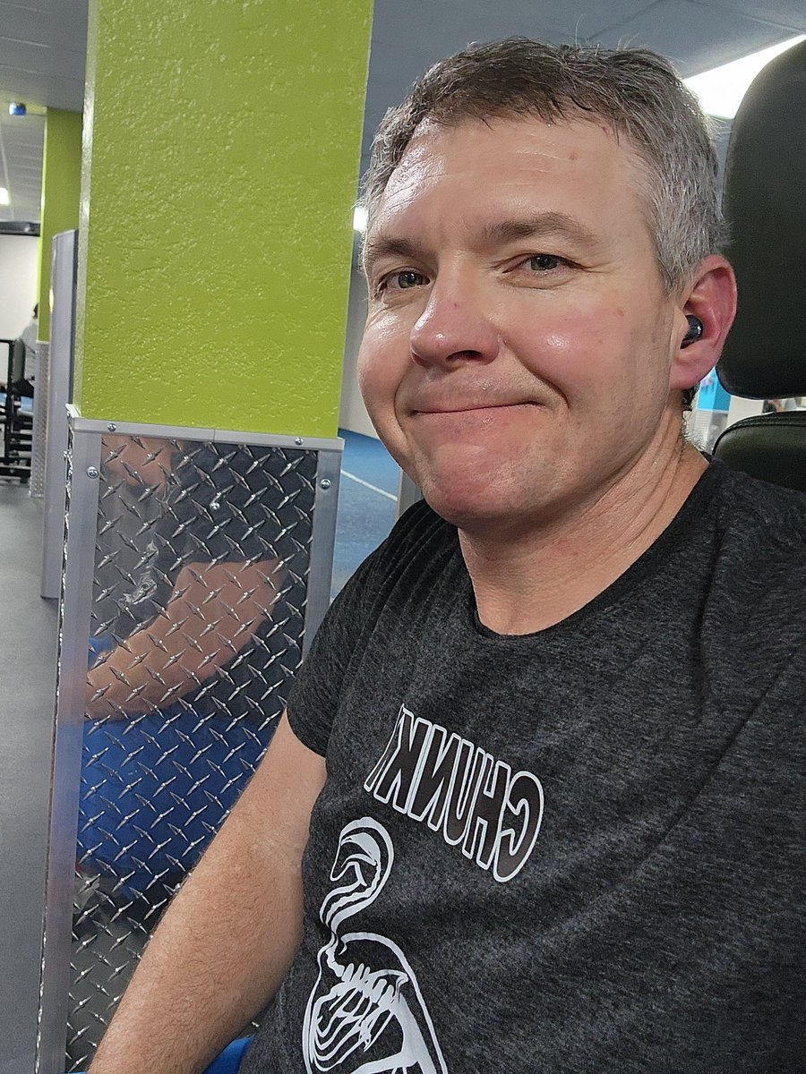 Believe it or not, that's my. I had a good chest and triceps #workout for #WorkoutWednesday missing the cardio, but I feel like it's working. #livehealthy #fitness #dontgiveup #getitdone #dontquit #gymmotivation #weightloss #unfat @ChunkyFlamingo