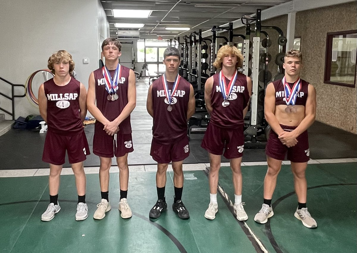 ⚡️ Very proud of our 8th grade 4x100 and 4x200 relays. They competed their tails off and broke 2 school records at the district meet last night!! ⚡️
#ProtectTheBrotherhood #ActLikeMen