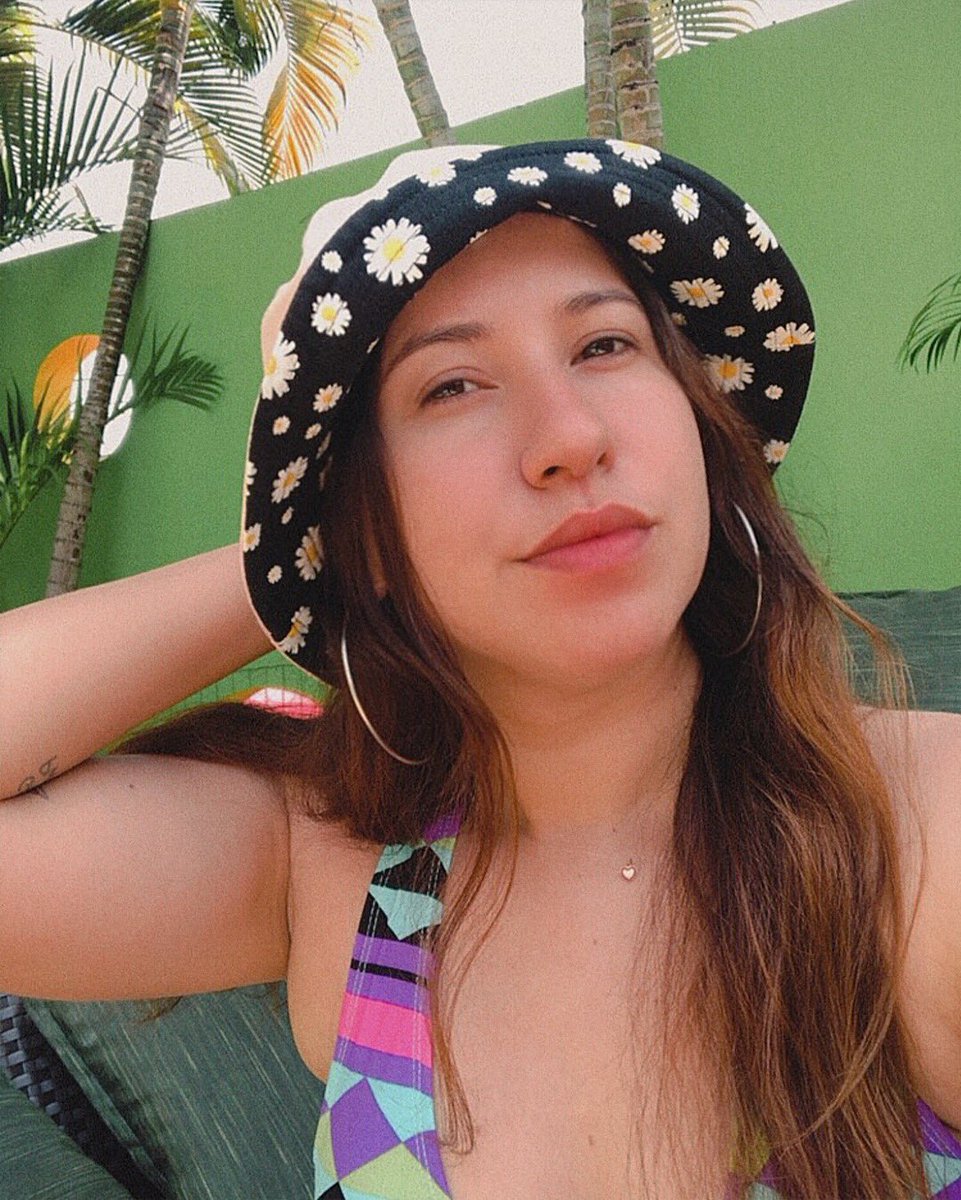 sofiscarsons's tweet image. the stan                            the actress