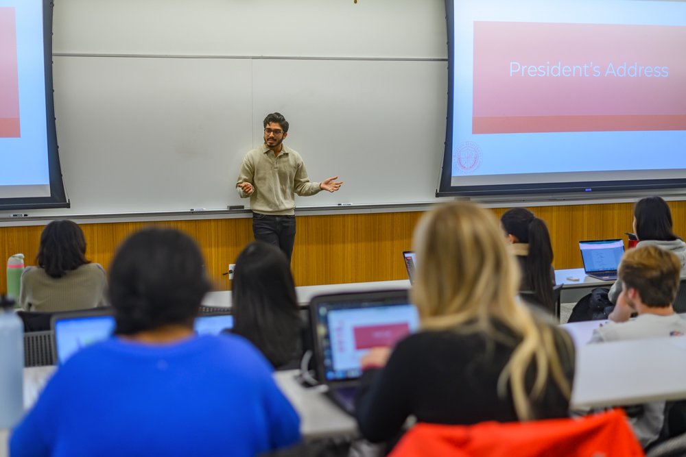 On Monday, Boston University Student Government approved a resolution endorsing the BU Graduate Workers Union, approved funding for an event hosted by BU Arabs and gave updates on the free Iftar meal program. dailyfreepress.com/2024/03/27/bu-…