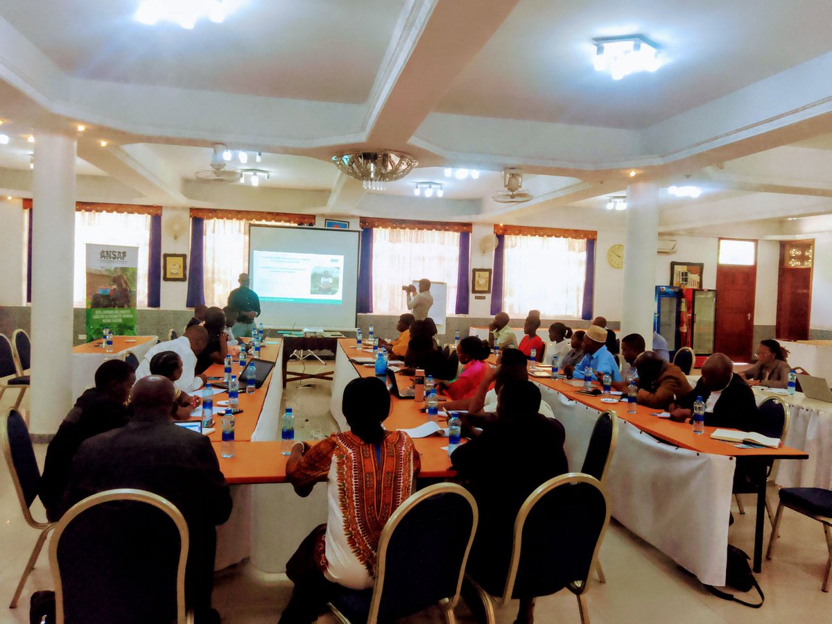 AmshaInstitute's tweet photo. Tarehe 26 & 27/ 03/2024 , AMSHA ilishiriki kikao cha wadau kilichoandaliwa na #ANSAF kuhusu ripoti ya #CAADP_BRR , pamoja na uchambuzi wa bajeti ya Kilimo, pia tulipata fursa ya kuwasilisha maoni yetu katika kamati za kisekta za Bunge. https://t.co/P3fI48diDi