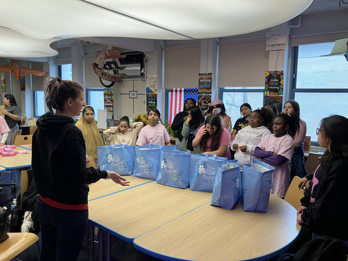 Packed toiletry bags as part of our @MSKSID31 community project. Love what happens when we partner with other schools to make a greater impact. @RalphRMcKeeCTE @PS16School @PS10FortHill #domesticviolenceawareness