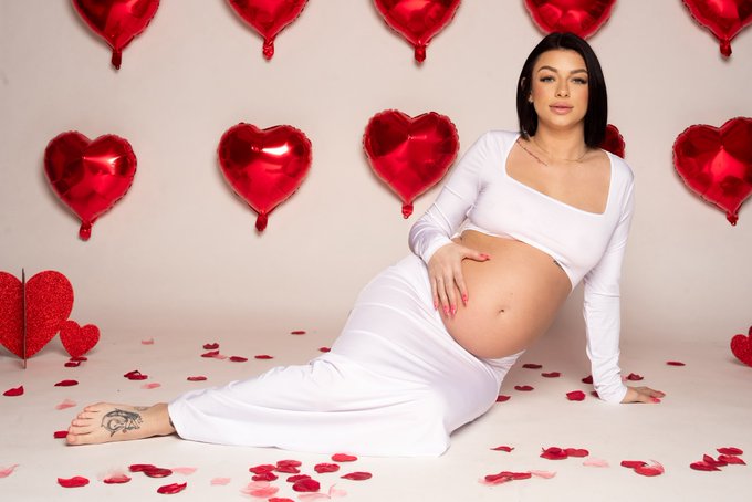 Your favorite M.I.L.F &hearts;️ https://t.co/E7ph7J1mMv