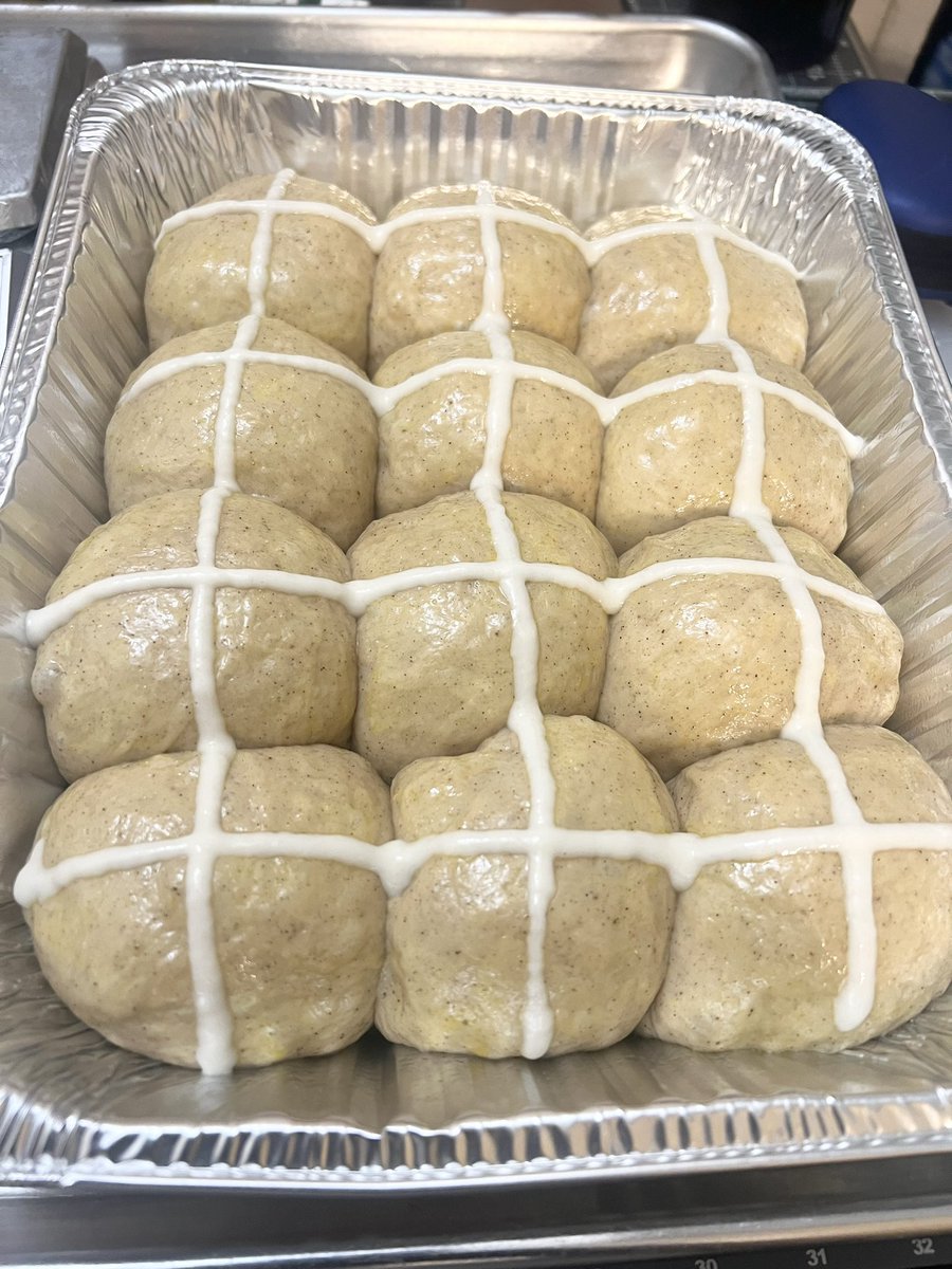 PuddasMaDee's tweet image. Current situation

No raisins batch 
#hotcrossbuns
#plain
#icalltheserolls🙄