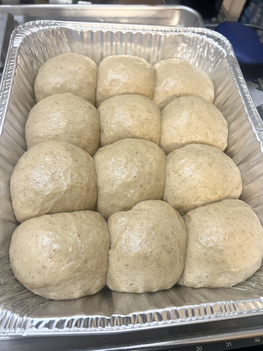 PuddasMaDee's tweet image. Current situation

No raisins batch 
#hotcrossbuns
#plain
#icalltheserolls🙄