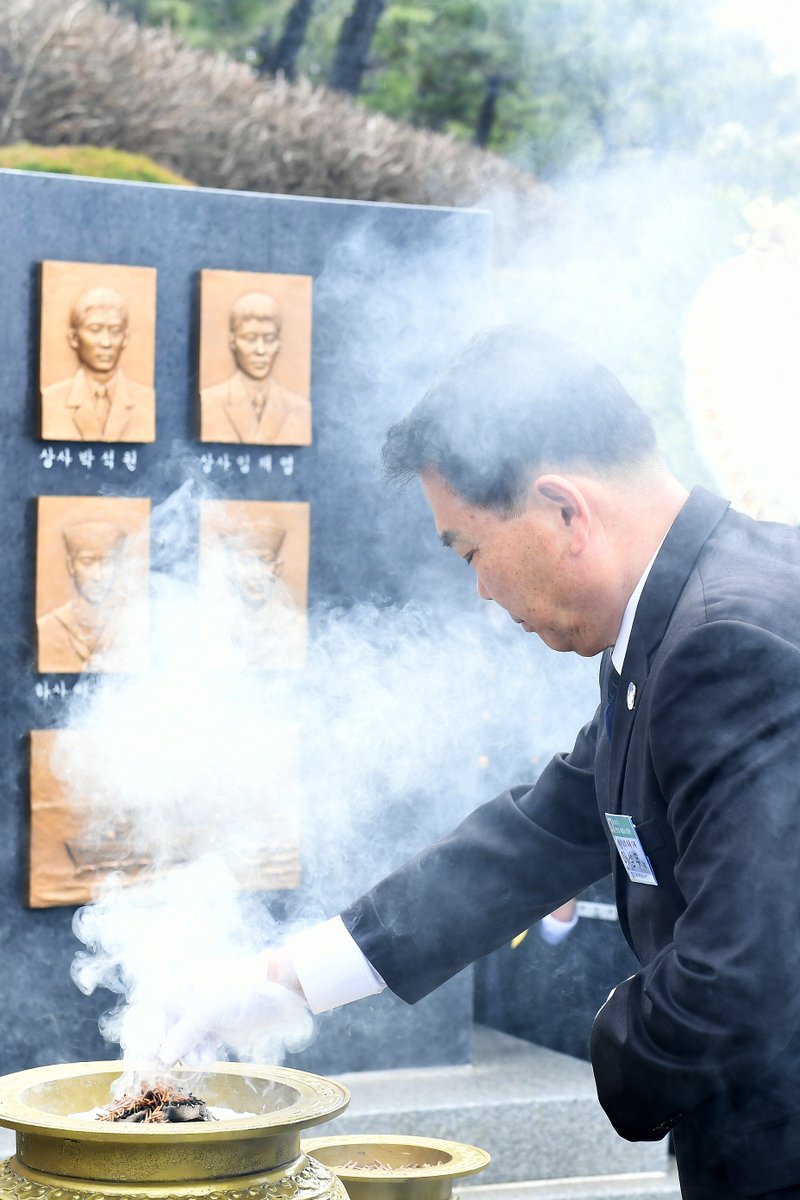 2INFDIV's tweet image. The 2nd Infantry Division/ROK-U.S. Combined Division commemorates the anniversary of the seamen who lost their lives in the ROK Cheonan sinking on March 26, 2010. The ROKS Cheonan corvette sank near the western Northern Limit Line killing 46 sailors.