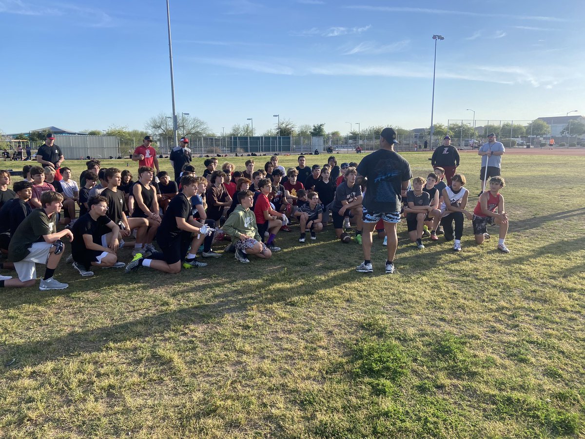 Huge thank you to @MontgomerDavid for stopping by our 5-8th Grade Football School. Had a great message for the young athletes and took dozens of pictures afterwards, great moment for the young Lions. 🦁 #TDLCC
