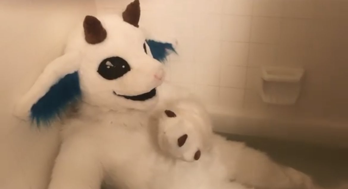keepingnedbayou's tweet photo. @zeepalmerr I was in the bath https://t.co/aSjcg5TUAO