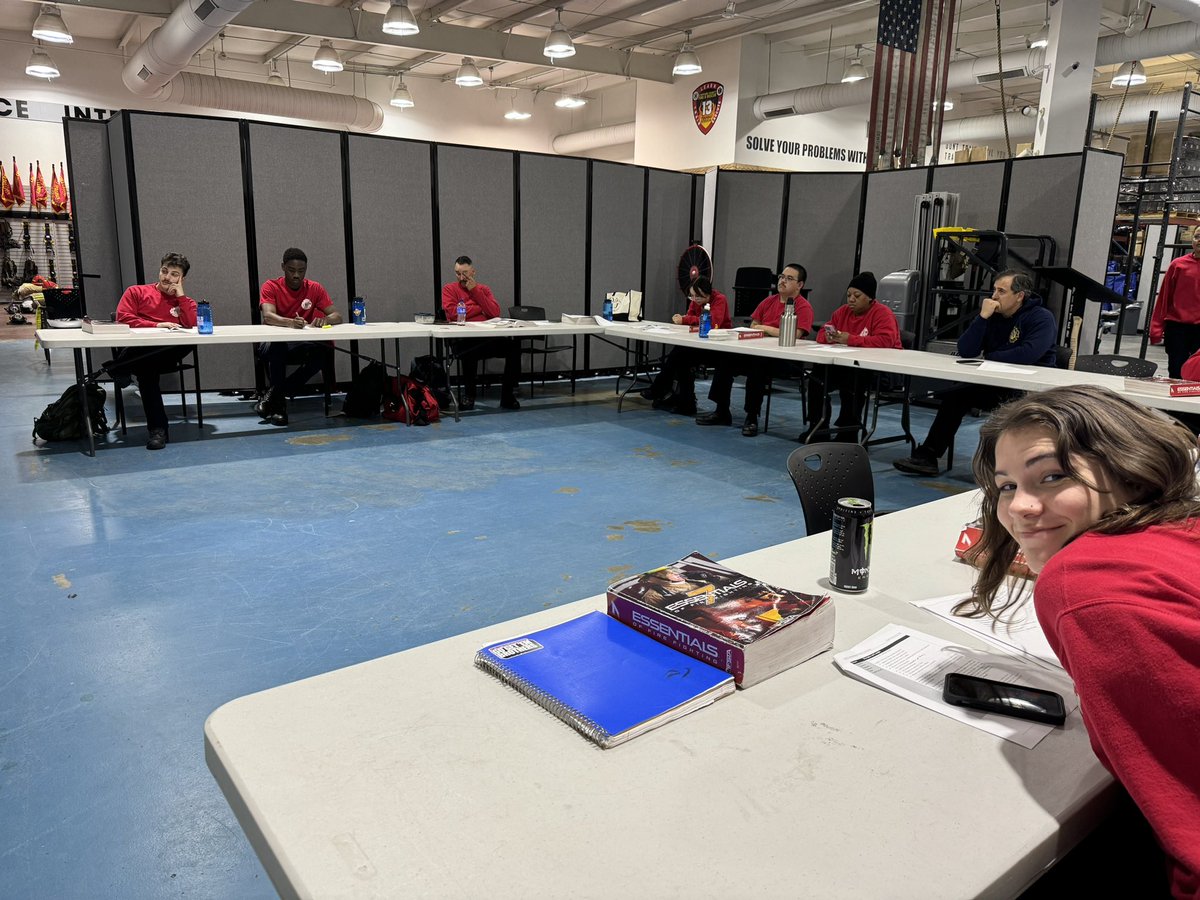 gusndwfire's tweet image. &quot;Empowering future heroes with knowledge &amp;amp; responsibility! 🎓✨ Join the #StaffordVolunteerRecruitAcademy to inspire future leaders! #TeachingPassion @staffordcountyfirerescue @stafford2fire @nvfrldi&quot;