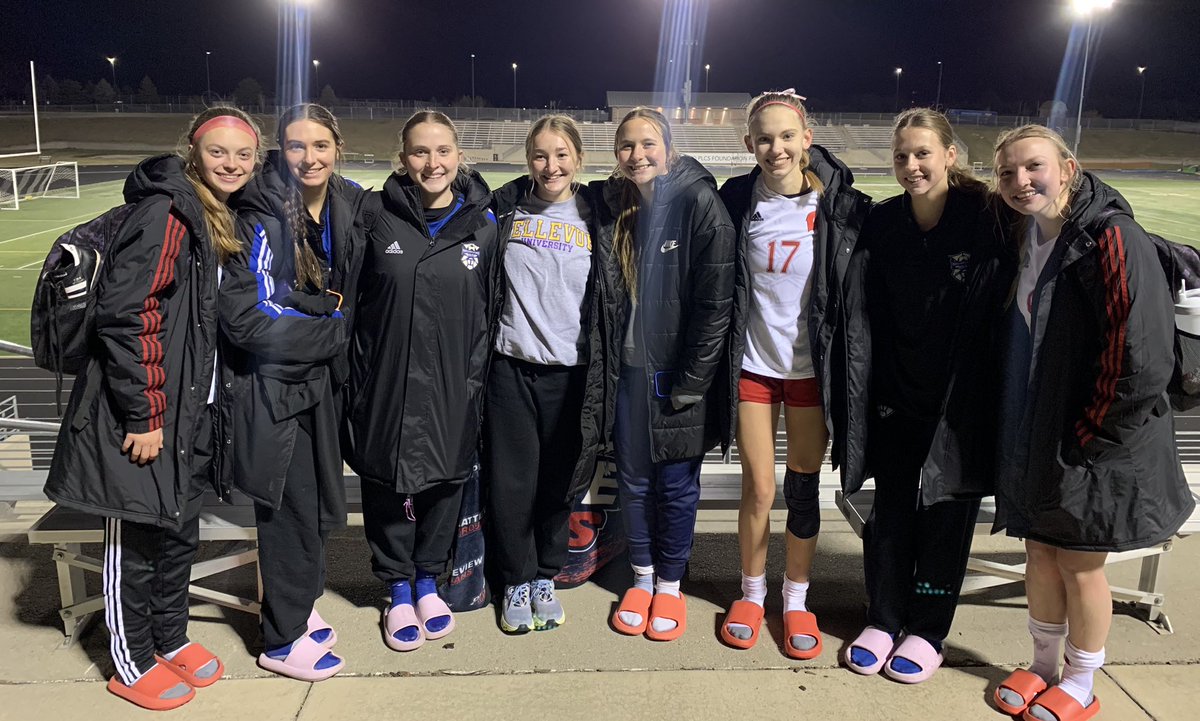 Love to see the girls come
Together after games!  Great job tonight and thanks to <a href="/RyleeRempe/">rylee rempe</a> and <a href="/baylee_tex/">Baylee</a> for coming to watch!