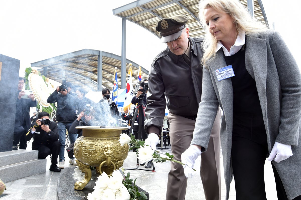 2INFDIV's tweet image. The 2nd Infantry Division/ROK-U.S. Combined Division commemorates the anniversary of the seamen who lost their lives in the ROK Cheonan sinking on March 26, 2010. The ROKS Cheonan corvette sank near the western Northern Limit Line killing 46 sailors.
