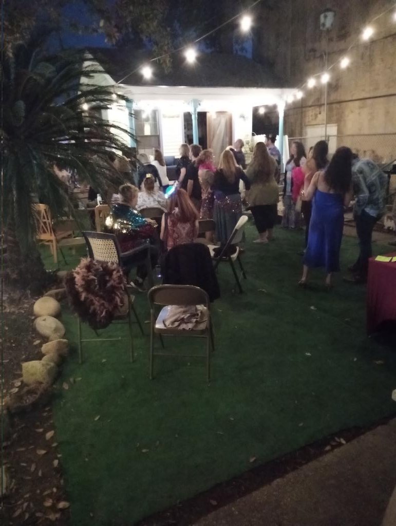 SafetyCreation's tweet image. Good energy emitting #yoga folks ate good vegetarian food and danced to good music.

Not a bad assignment for a recovering grouch like myself. Lol

#SafeFunByCap #safefuncreator #safefunescort