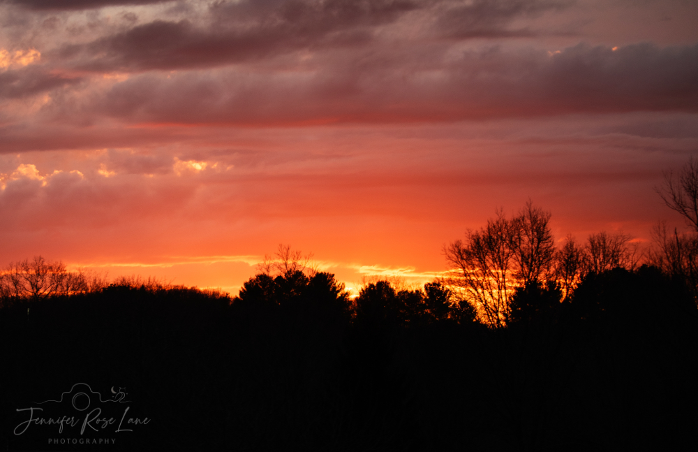 I went on an over night trip last night and on the way home this evening, in Beckley (WV), the sunset was gorgeous 😍 #BeckleyWV #WVsunsets @StormHour @WSAZBrandon @SpencerWeather @JoshFitzWx