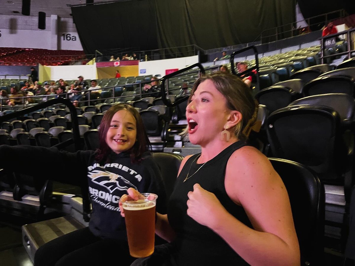 Kellyrose84's tweet photo. First SD GULLS game for the littles!!
Go @SDGullsAHL !!! https://t.co/uIlpQdl1Nu