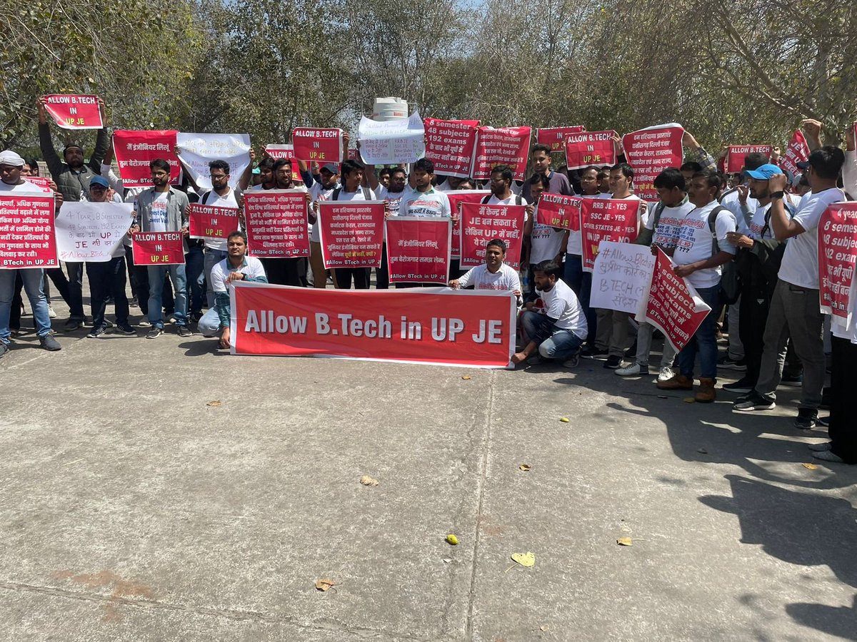 SHEELENDRA_1993's tweet photo. #No_BTech_No_Vote  
उत्तर प्रदेश के विकास में बाधक बनने वाले गुंडागर्दी डिप्लोमा संघ का दहन करिए@myogiadityanathजी
किस तरह इन्होंने हेर-फेर करके बीटेक अभ्यर्थियों को जूनियर इंजीनियर पदों से बाहर करवाया जिससे ऊपर के पदों पर भी डिग्री होल्डर इंजीनियरो की कमी हो गई . https://t.co/RjnG4FJIe1