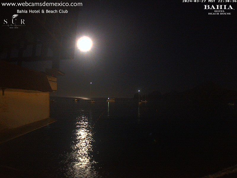 La hermosa #Luna reflejada en el mar de Playa El Médano, #CaboSanLucas, #BCSmx, en este momento.
Vista desde @BahiaCaboHotel.
webcamsdemexico.com/webcam/playa-e…