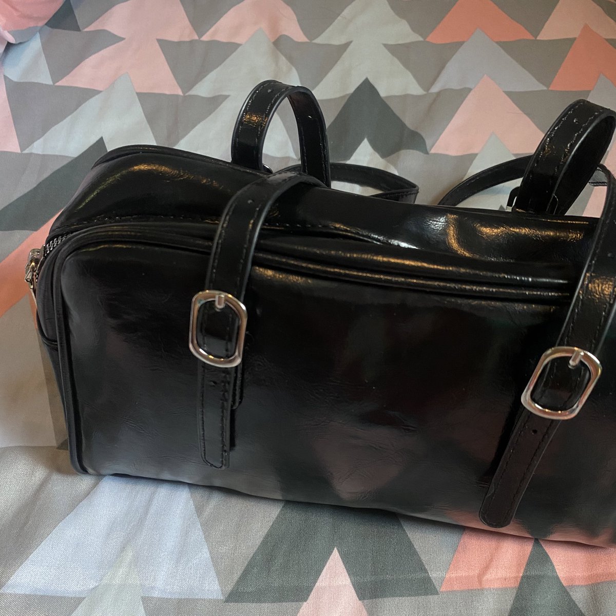 notfounddec's tweet image. ส่งต่อกระเป๋าหนัง สายปรับความยาวได้ 
200 free shipping ♥️
 #vghbkk #vghมือสอง #ส่งต่อfallenangels #y2kthailand #fallenangels_store #whatshewear #ส่งต่อprey #ส่งต่อvghbkk #uxryclub #ส่งต่อcuvang #ส่งต่อเสื้อผ้ามือ2 #ส่งต่อกระเป๋า #กระเป๋า