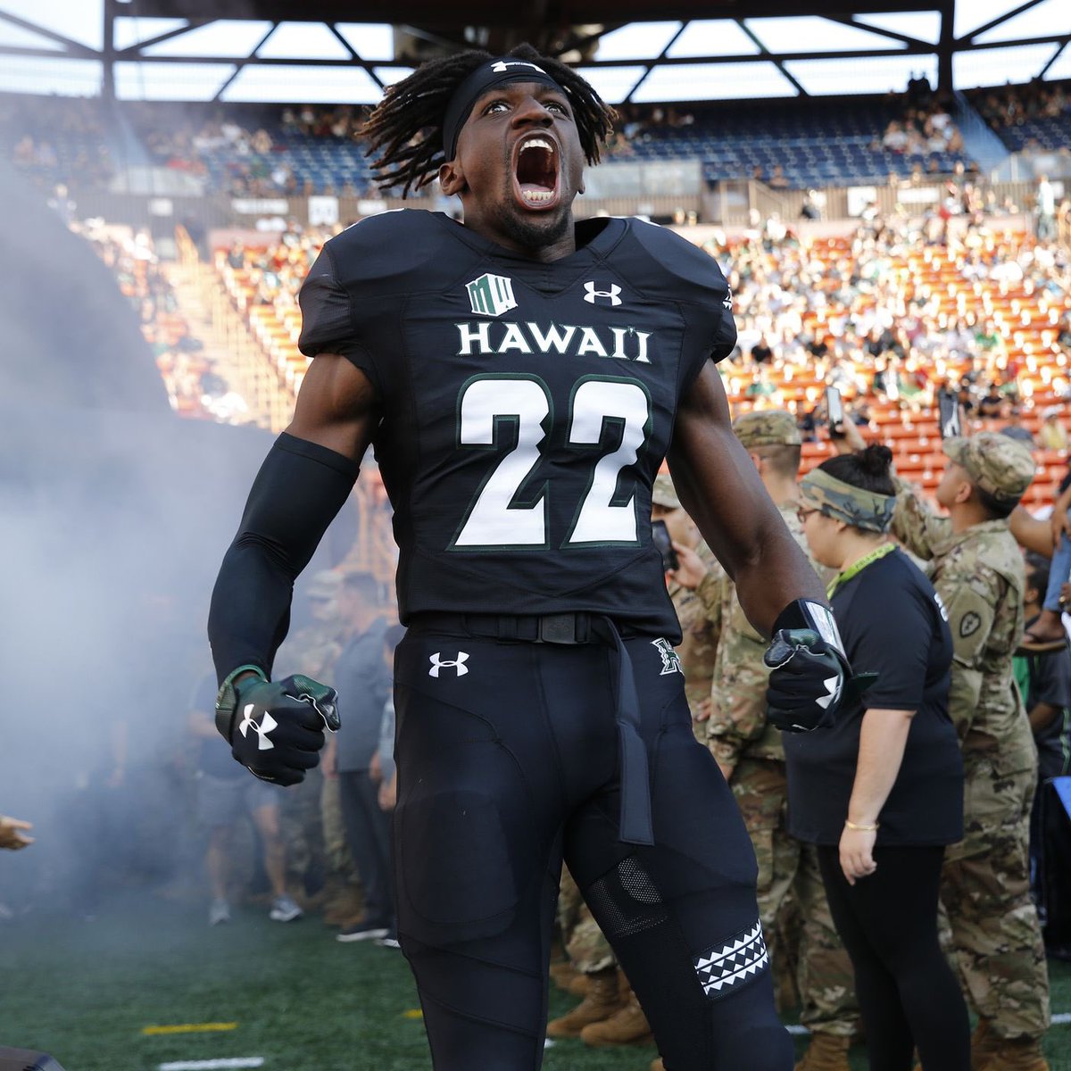 #AGTG After a great conversation with @CoachLoc_87, I am blessed to say I have received an offer from @HawaiiFootball! @CoachThurmanCU @CoachTimmyChang @CCNextLevelFB @CreekFB