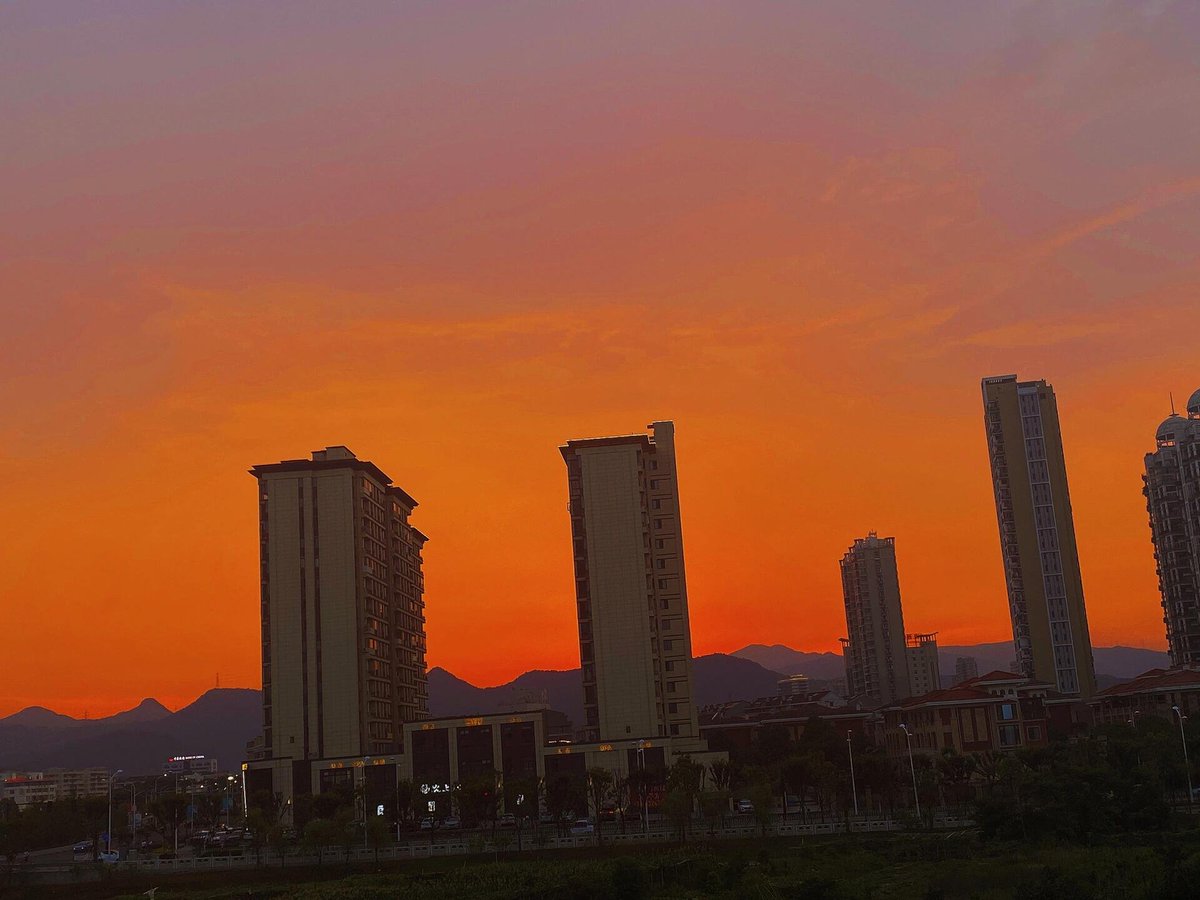 emmanuela_veny's tweet photo. 夕日は限りなくいいです🧡🧡 https://t.co/CnvYxhYqEx