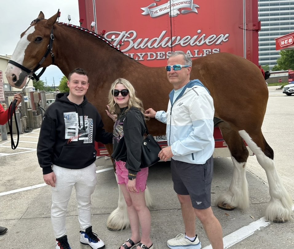 Yes, we missed work and skipped school for this…TOTALLY WORTH IT!!! ⁦<a href="/BudweiserHorse/">Clydesdale Horse</a>⁩