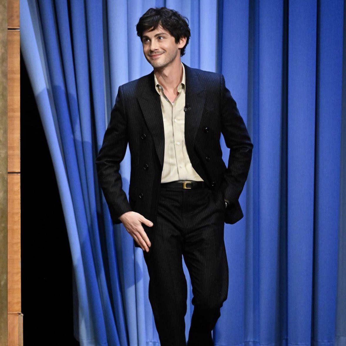 LOGAN LERMAN IN JIMMY FALLON WE ARE SO BACKKKK