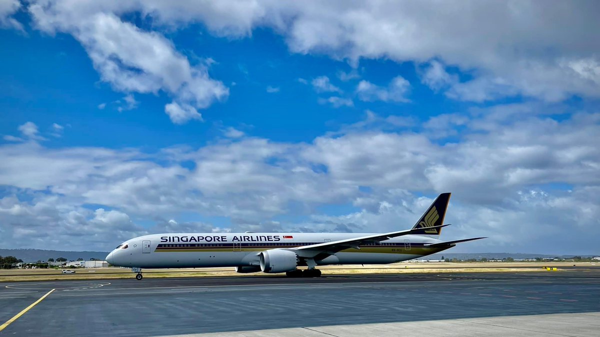 .@SingaporeAir will celebrate 40 years flying to and from @AdelaideAirport this Sunday - making it our longest-serving international airline. The airline generates nearly $100 million in tourism spend for SA each year: tourism.sa.gov.au/news-articles/…