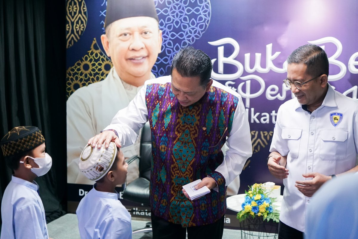 Peringati HUT IMI ke-118 Tahun, Ketum IMI Bamsoet Berikan Santunan Anak Yatim.

Selengkapnya : imi.id/peringati-hut-…